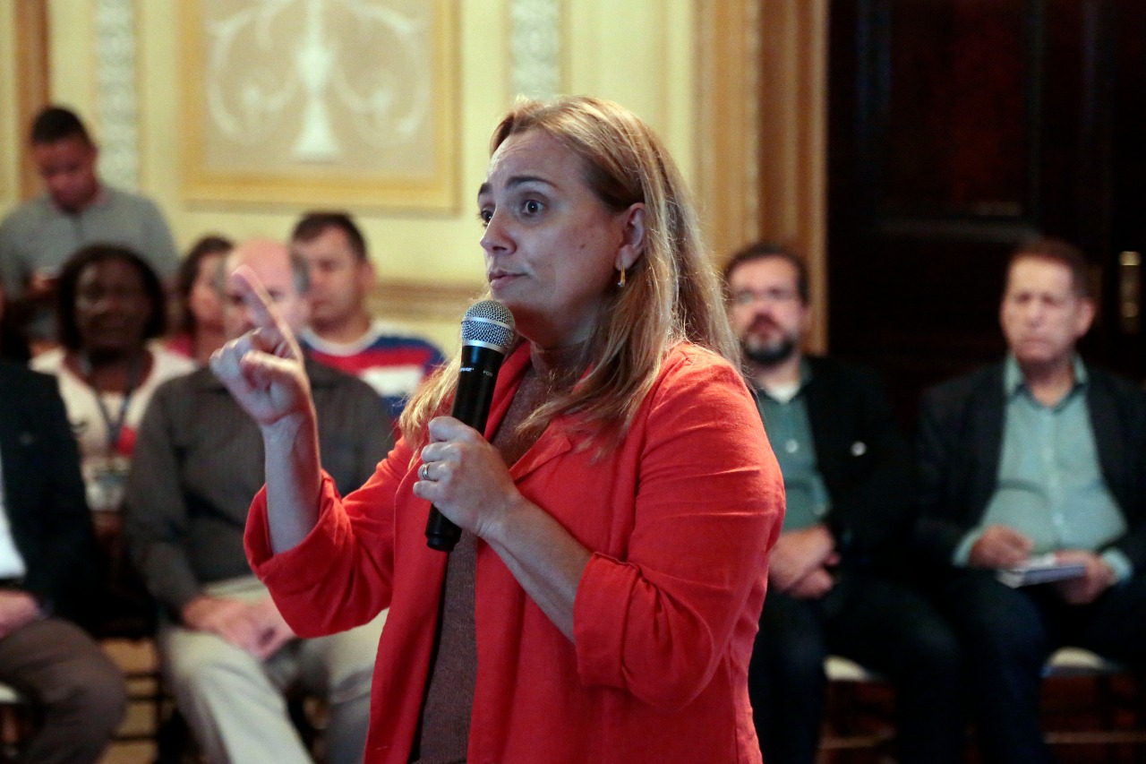 Andrea Pulici, coordenadora de projetos especiais do IPP, apresenta os resultados do programa Territórios Sociais. Foto: Marcos de Paula/Prefeitura do Rio